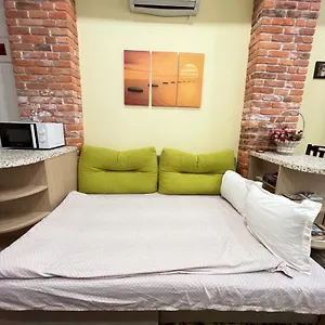 Apartamento Barcelona Colorful W Backyard, Sofía